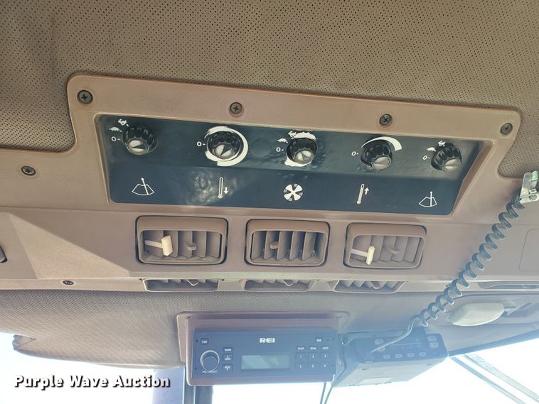 image for item IW9996 1988 John Deere 4450  MFWD tractor