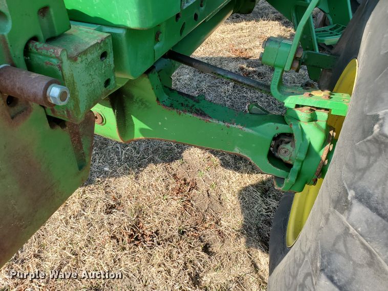 image for item IW9996 1988 John Deere 4450  MFWD tractor