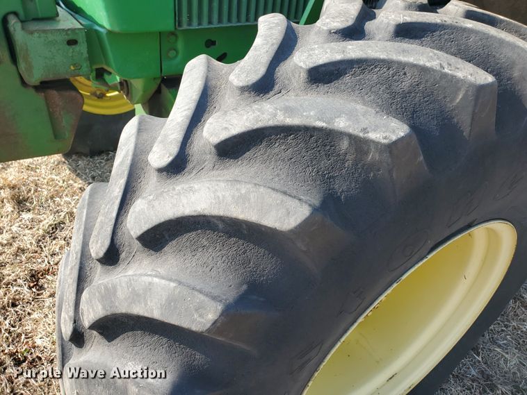 image for item IW9996 1988 John Deere 4450  MFWD tractor