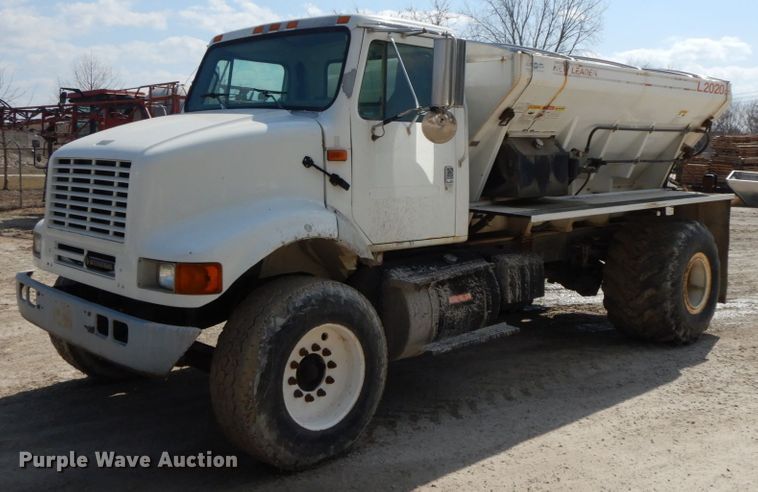 image for item IX9308 2000 International 8100  applicator