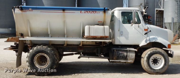 image for item IX9308 2000 International 8100  applicator