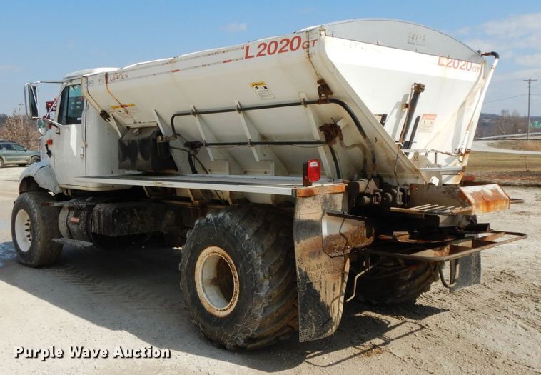 image for item IX9308 2000 International 8100  applicator