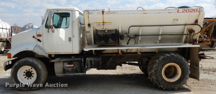 image for item IX9308 2000 International 8100  applicator