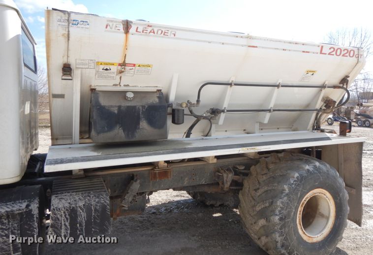 image for item IX9308 2000 International 8100  applicator