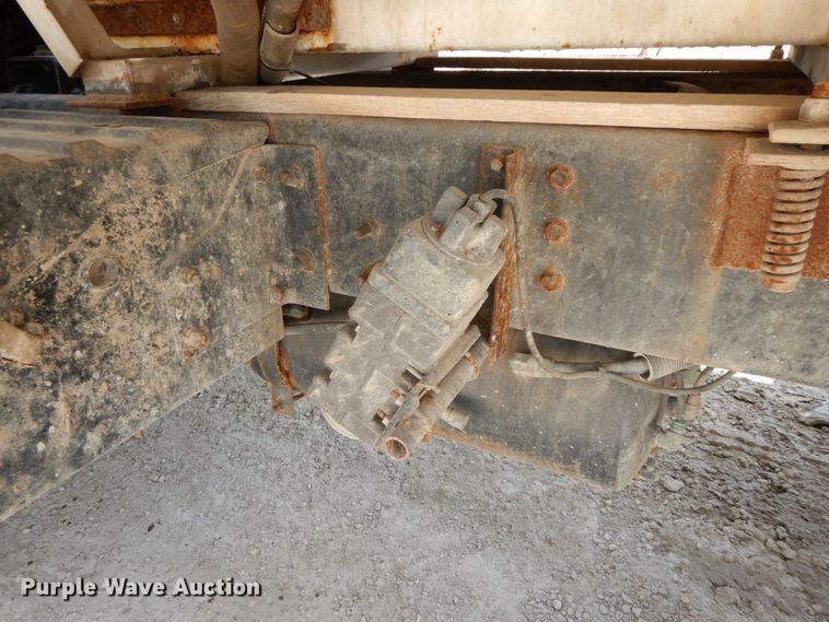 image for item IX9308 2000 International 8100  applicator