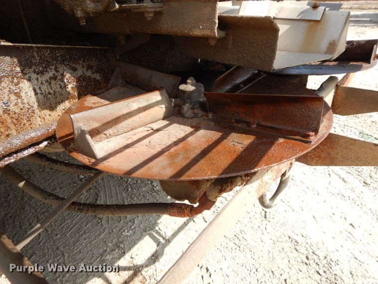 image for item IX9308 2000 International 8100  applicator