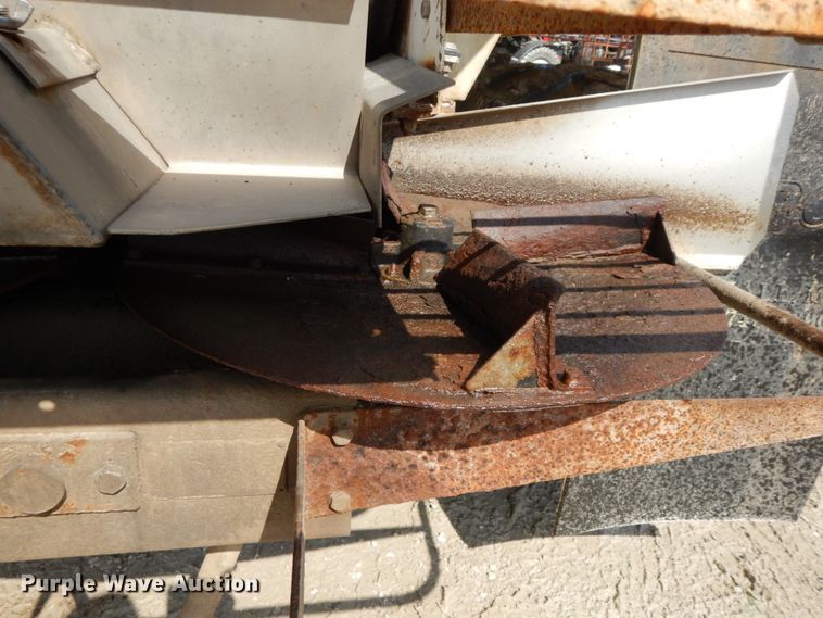 image for item IX9308 2000 International 8100  applicator