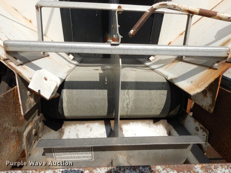 image for item IX9308 2000 International 8100  applicator