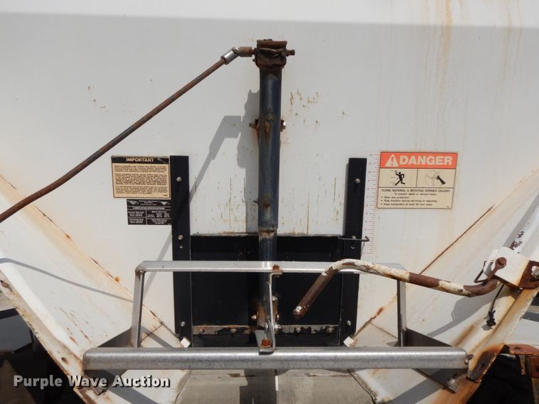 image for item IX9308 2000 International 8100  applicator