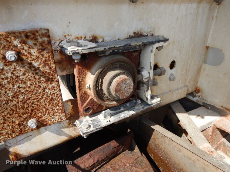 image for item IX9308 2000 International 8100  applicator