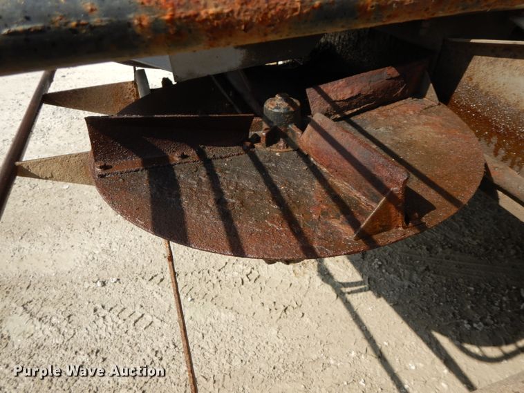 image for item IX9308 2000 International 8100  applicator