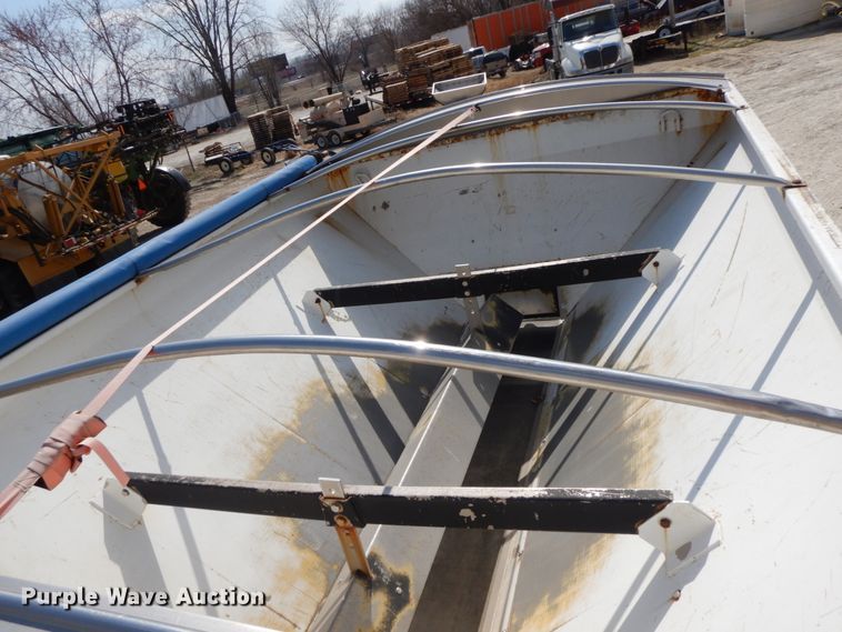 image for item IX9308 2000 International 8100  applicator