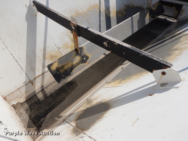 image for item IX9308 2000 International 8100  applicator