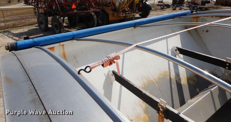 image for item IX9308 2000 International 8100  applicator