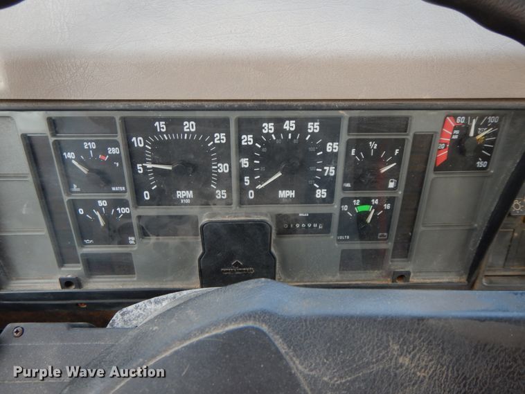 image for item IX9308 2000 International 8100  applicator