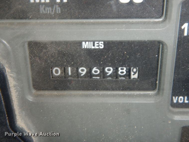 image for item IX9308 2000 International 8100  applicator