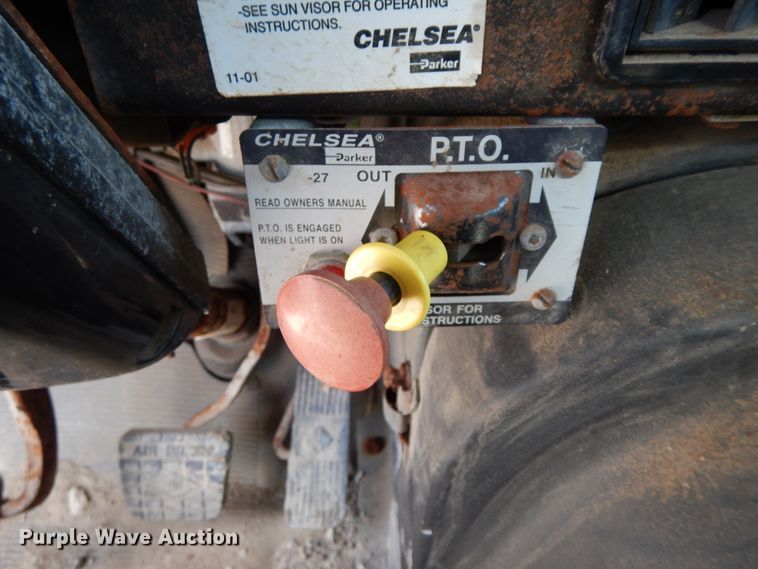 image for item IX9308 2000 International 8100  applicator