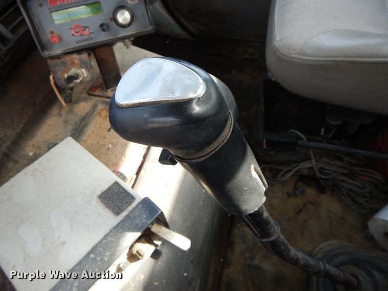 image for item IX9308 2000 International 8100  applicator