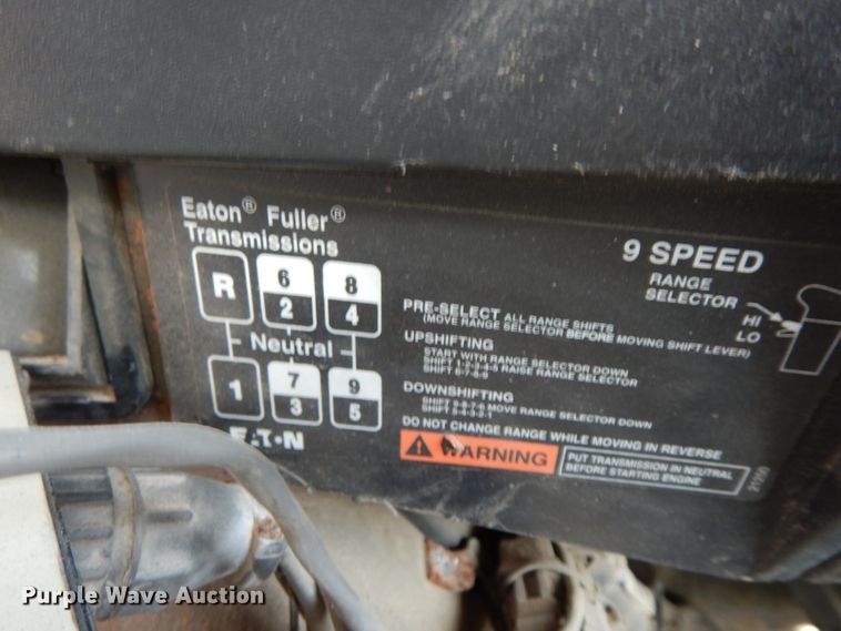 image for item IX9308 2000 International 8100  applicator