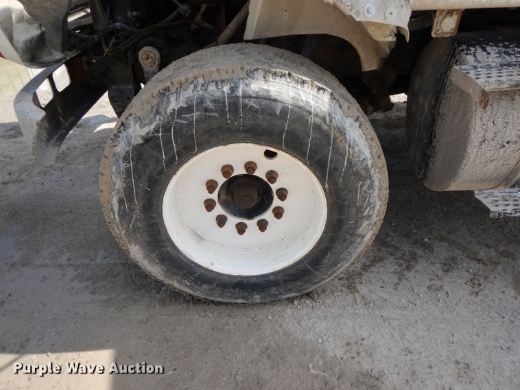 image for item IX9308 2000 International 8100  applicator