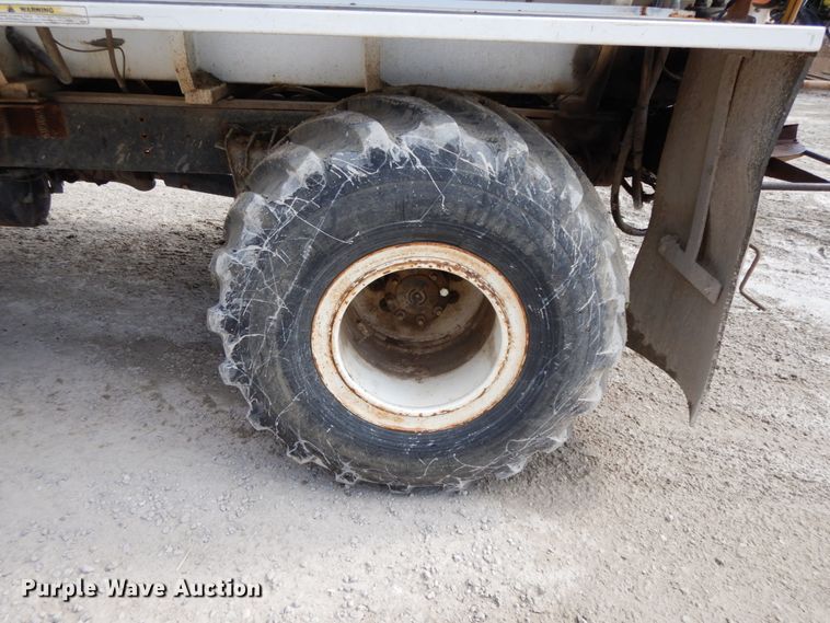 image for item IX9308 2000 International 8100  applicator