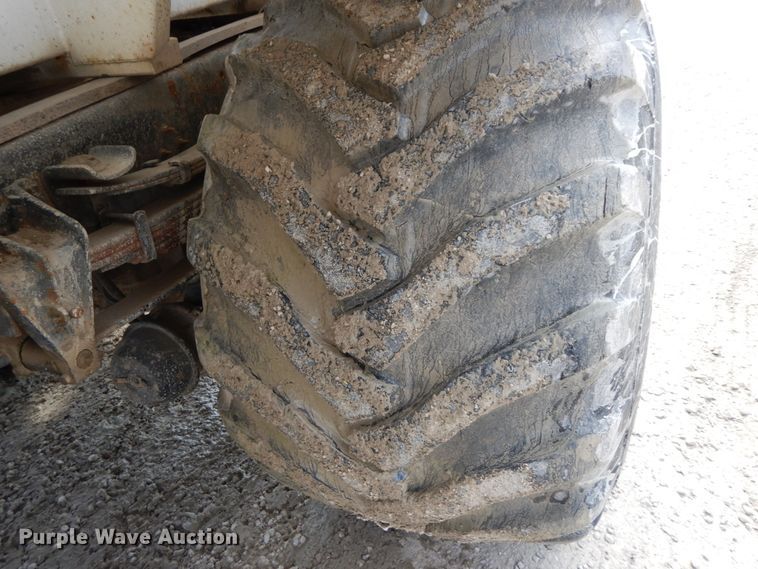 image for item IX9308 2000 International 8100  applicator