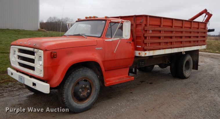 image for item IX9405 1975 Dodge D600  grain truck