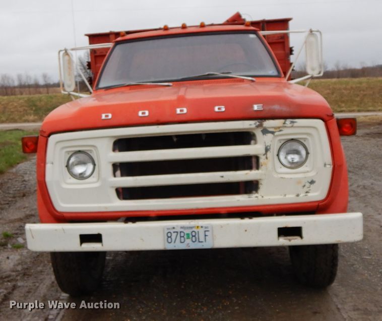 image for item IX9405 1975 Dodge D600  grain truck
