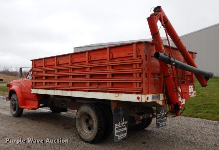 image for item IX9405 1975 Dodge D600  grain truck