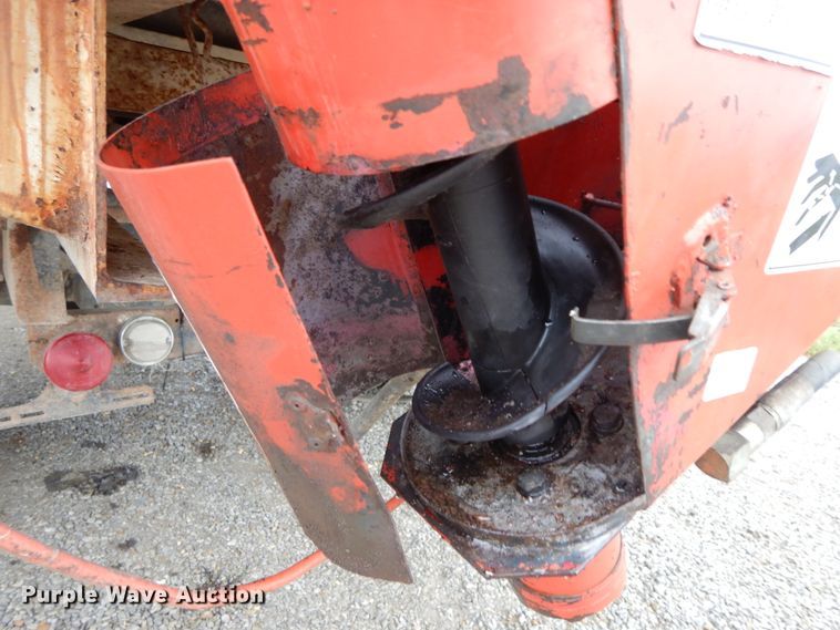 image for item IX9405 1975 Dodge D600  grain truck