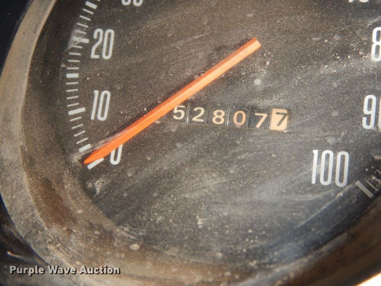 image for item IX9405 1975 Dodge D600  grain truck