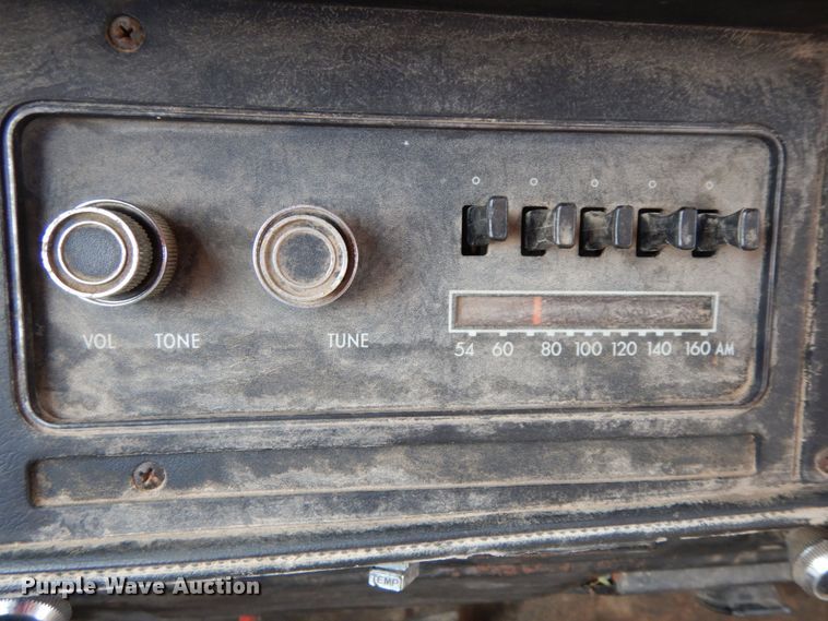 image for item IX9405 1975 Dodge D600  grain truck