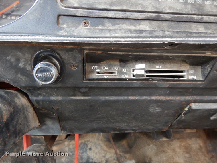 image for item IX9405 1975 Dodge D600  grain truck