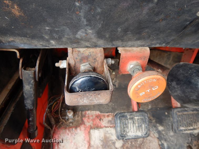 image for item IX9405 1975 Dodge D600  grain truck