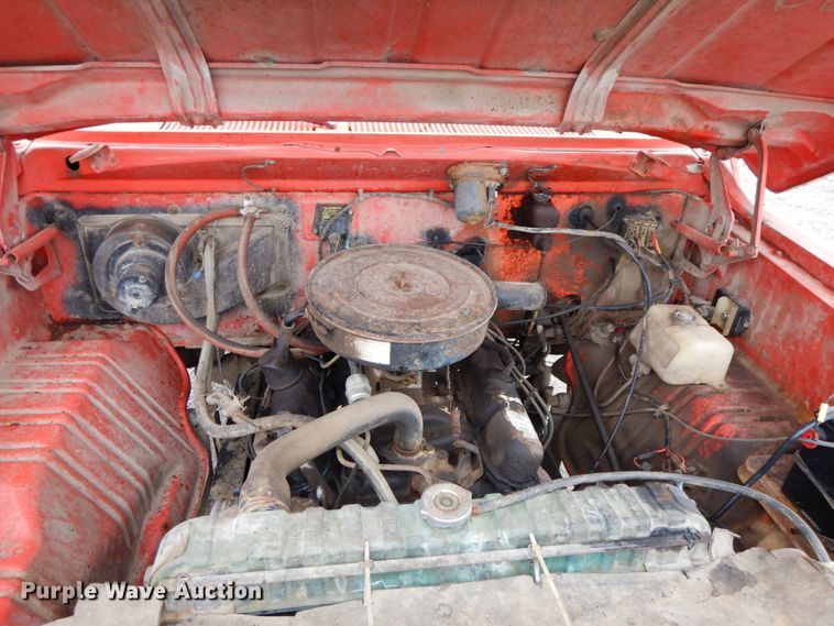 image for item IX9405 1975 Dodge D600  grain truck