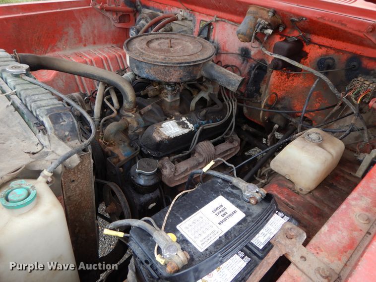 image for item IX9405 1975 Dodge D600  grain truck