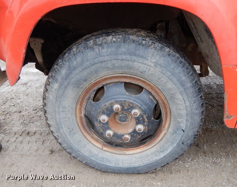image for item IX9405 1975 Dodge D600  grain truck