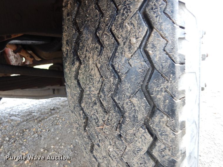 image for item IX9405 1975 Dodge D600  grain truck