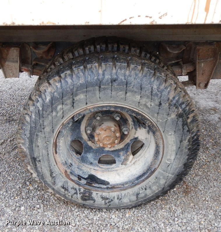 image for item IX9405 1975 Dodge D600  grain truck