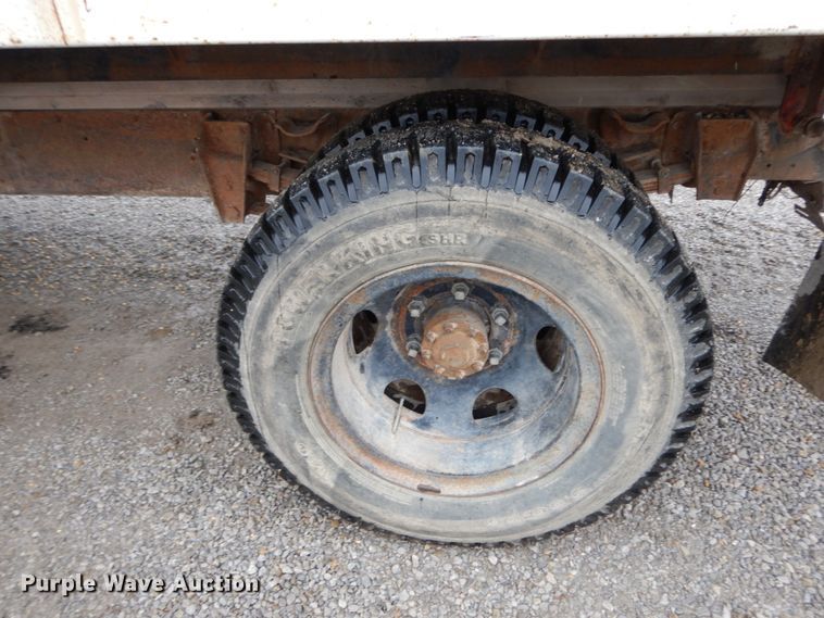 image for item IX9405 1975 Dodge D600  grain truck