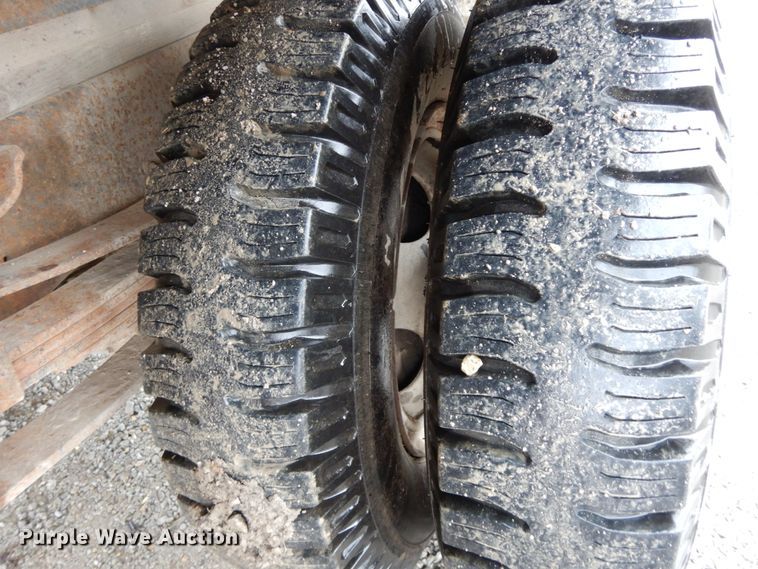 image for item IX9405 1975 Dodge D600  grain truck
