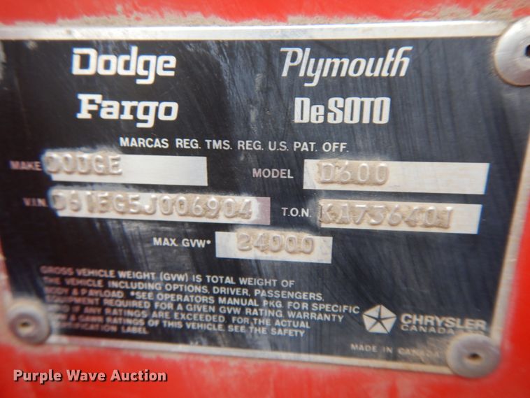 image for item IX9405 1975 Dodge D600  grain truck