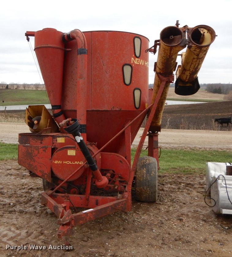 image for item IX9411 New Holland 354  feed mixer/grinder