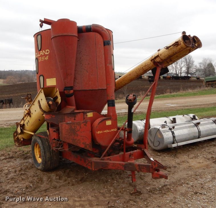 image for item IX9411 New Holland 354  feed mixer/grinder