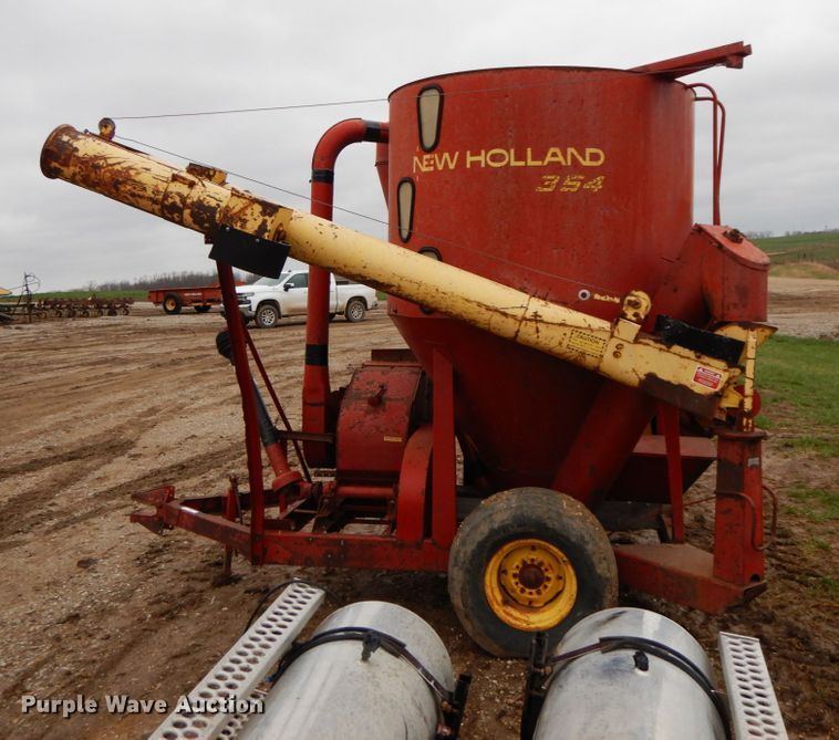 image for item IX9411 New Holland 354  feed mixer/grinder