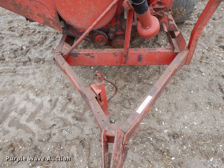 image for item IX9411 New Holland 354  feed mixer/grinder