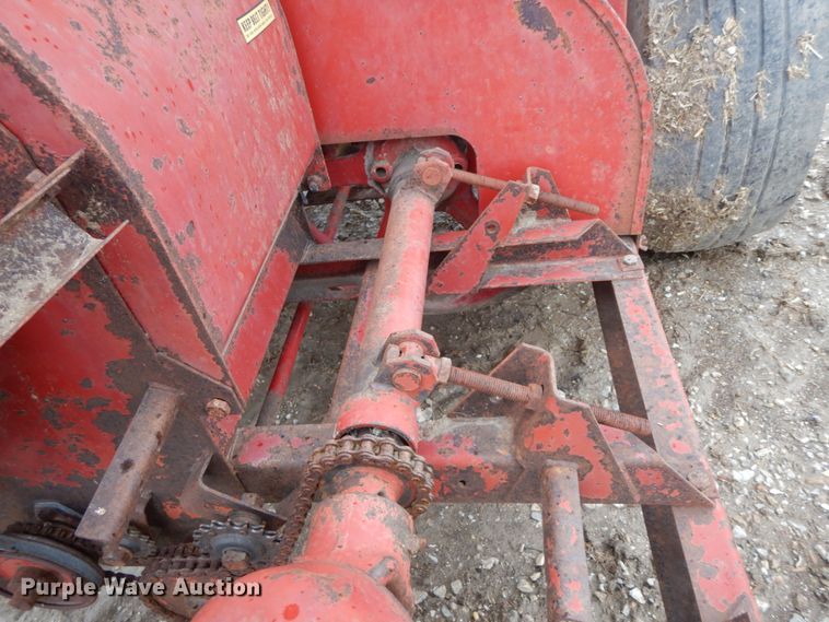 image for item IX9411 New Holland 354  feed mixer/grinder