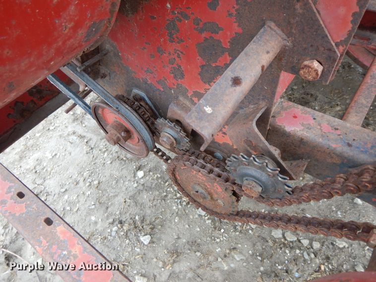 image for item IX9411 New Holland 354  feed mixer/grinder