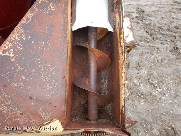 image for item IX9411 New Holland 354  feed mixer/grinder