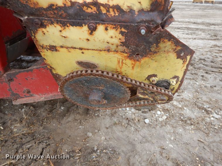 image for item IX9411 New Holland 354  feed mixer/grinder